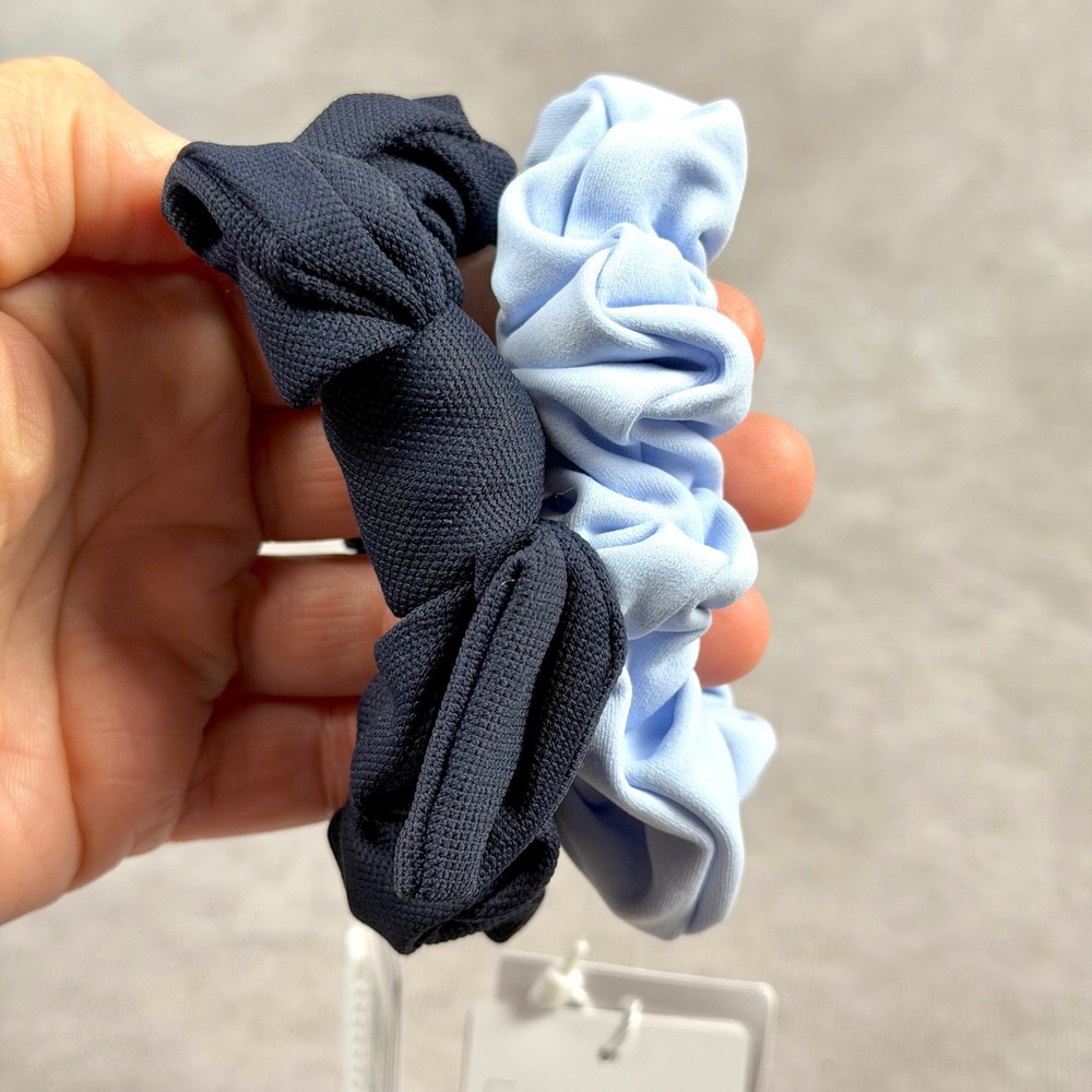 Lululemon Uplifting Scrunchie Bow Set Navy Blue Light Blue Exercise Apparel NEW - Picture 5 of 6